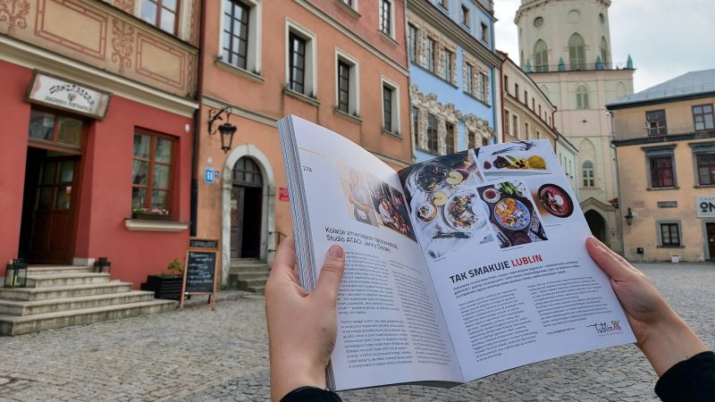 Katalog KUKBUK - wnętrze z artykułem o smakach Lublina