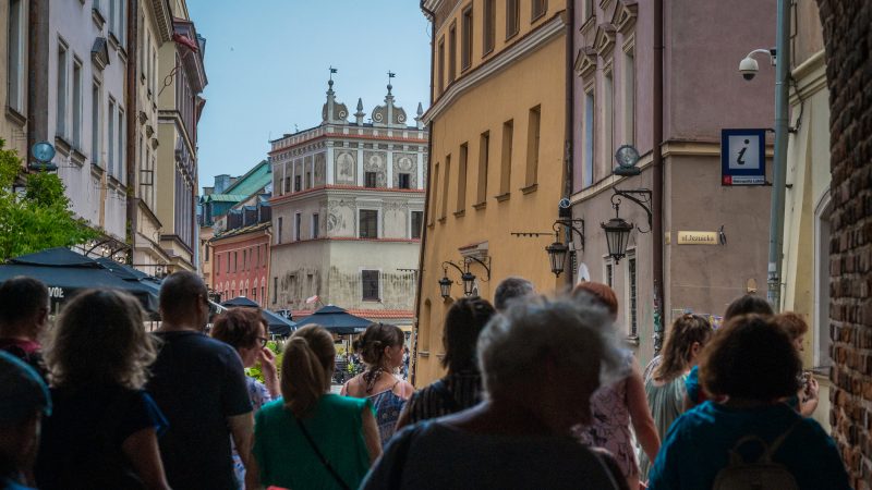 Spacer z przewodnikiem